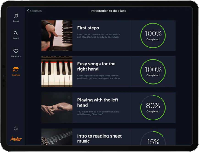 Pantalla de una tableta en la que se muestra un curso de piano con c&iacute;rculos de progreso: &laquo;Primeros pasos&raquo; y &laquo;Canciones f&aacute;ciles&raquo; al 100 %, &laquo;Mano izquierda&raquo; al 80 % y &laquo;Partituras&raquo; al 15 % de finalizaci&oacute;n.